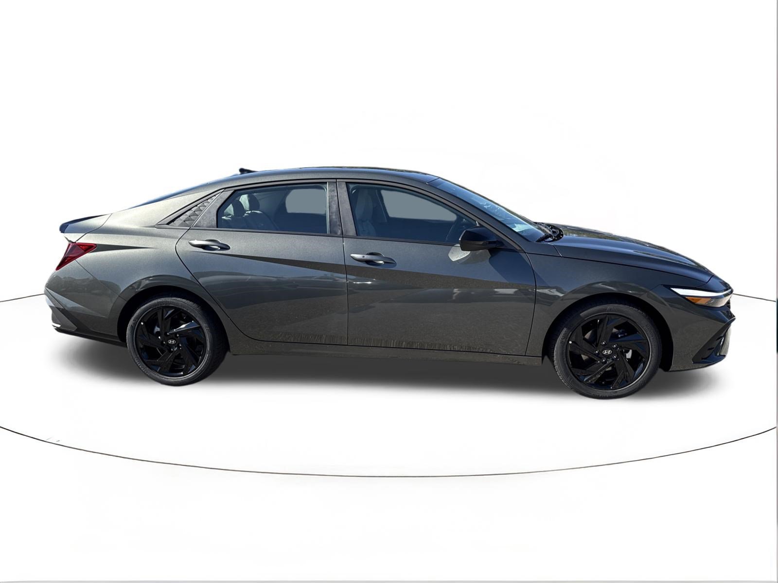 New 2026 Hyundai Elantra SEL Sport FWD image 2
