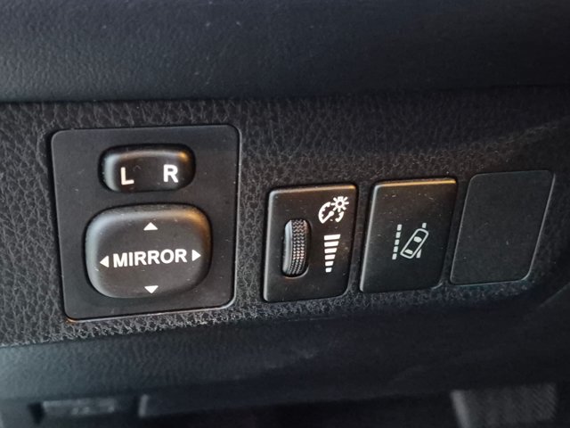 Used 2018 Toyota RAV4 XLE FWD image 13