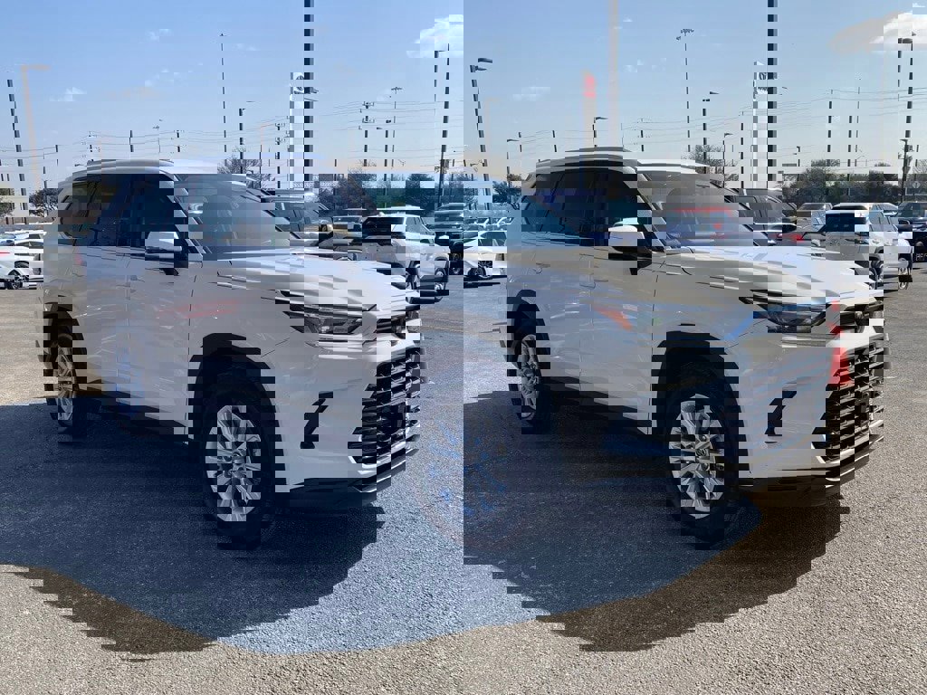 Certified 2024 Toyota Grand Highlander XLE image 3