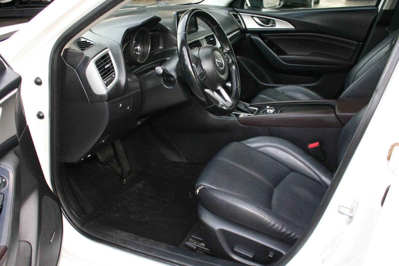 Used 2018 MAZDA MAZDA3 Touring image 12