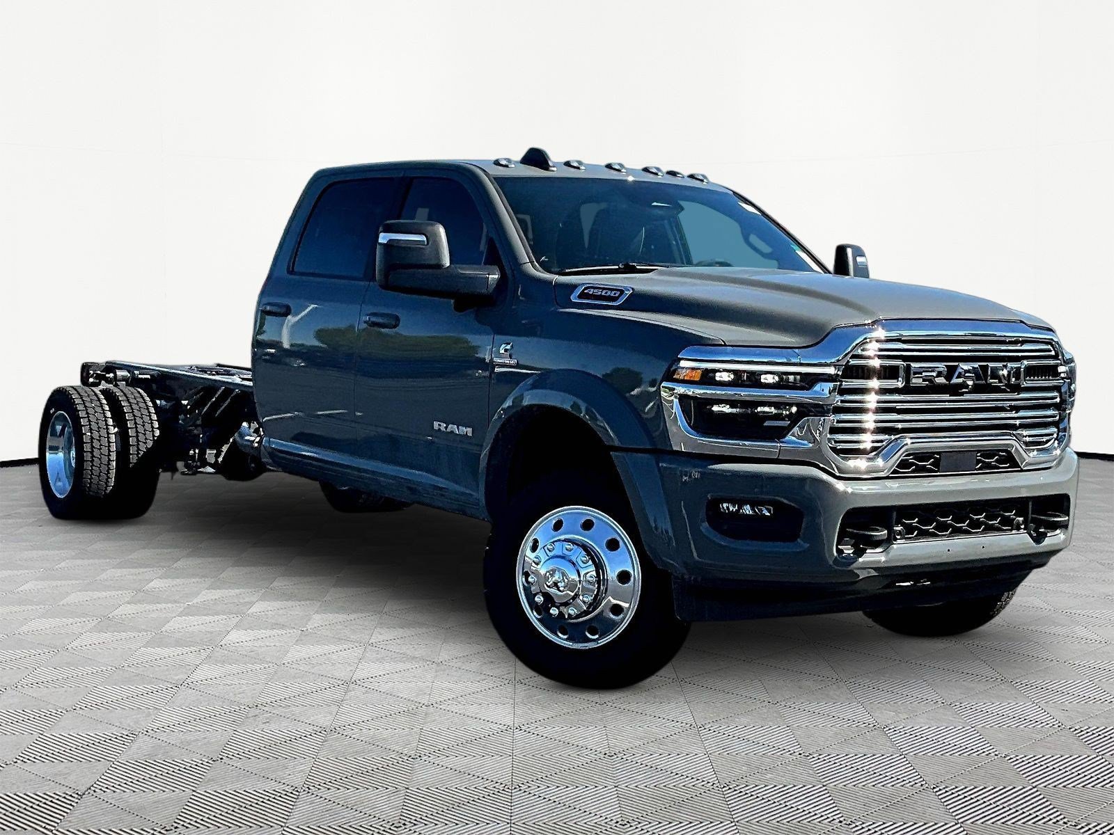 New 2027 RAM 4500 4x4 Crew Cab DRW w/ Laramie Trim Package image 2