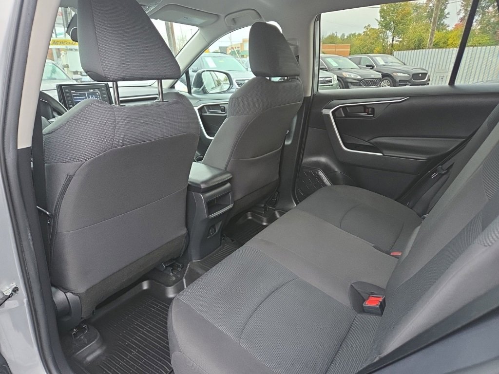Used 2021 Toyota RAV4 LE image 18