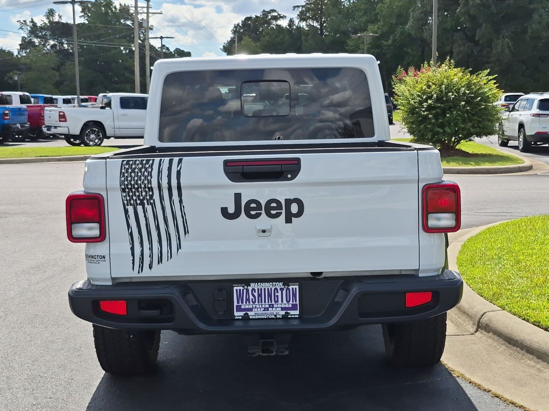 Used 2025 Jeep Gladiator Sport AWD/4WD image 6