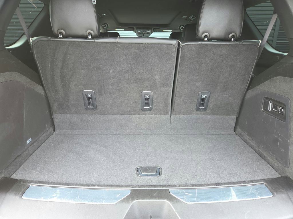 Used 2023 Cadillac Escalade Premium Luxury image 32