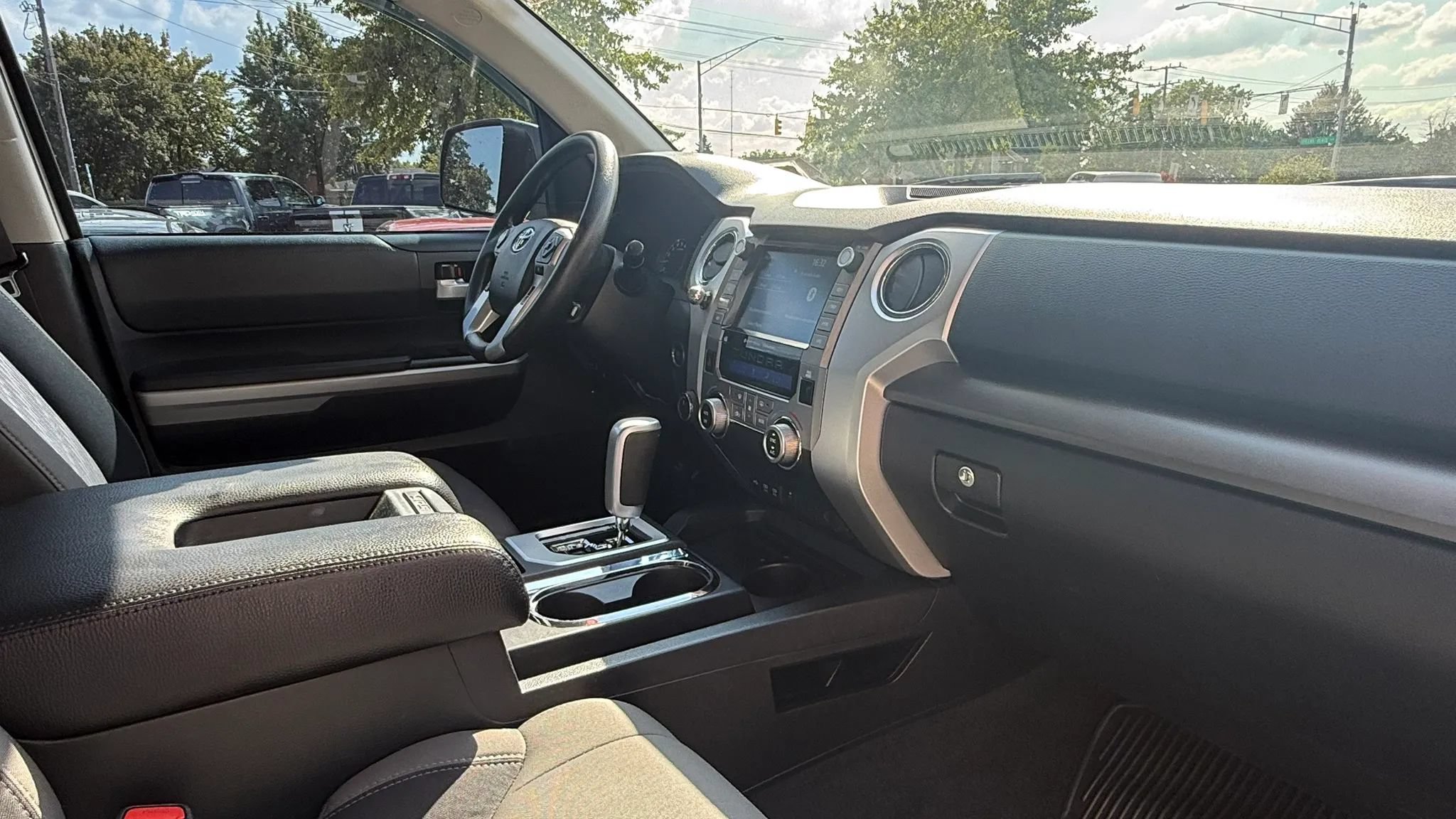 Used 2020 Toyota Tundra SR5 w/ TRD Off-Road Package AWD/4WD image 13