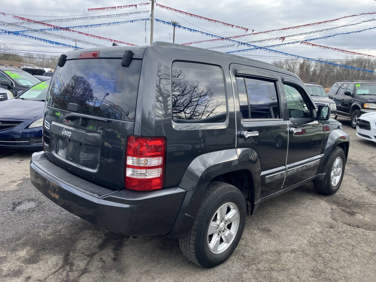 Used 2011 Jeep Liberty Sport image 5