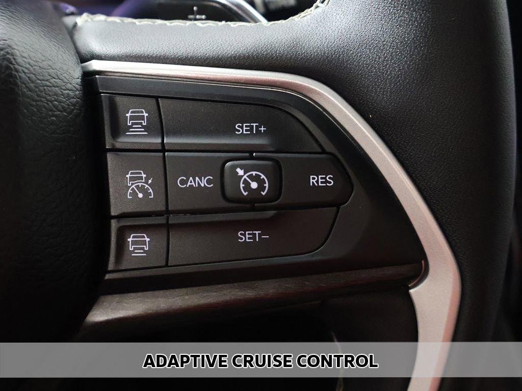Used 2023 Jeep Grand Cherokee Limited AWD/4WD image 4