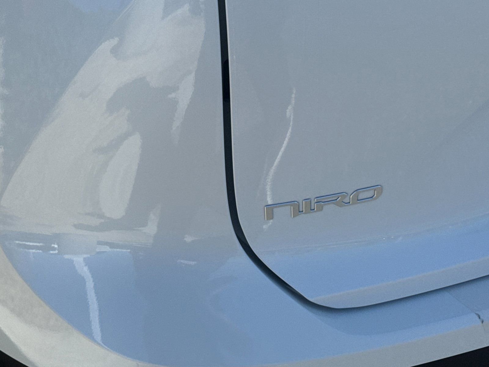 Used 2025 Kia Niro EX image 26