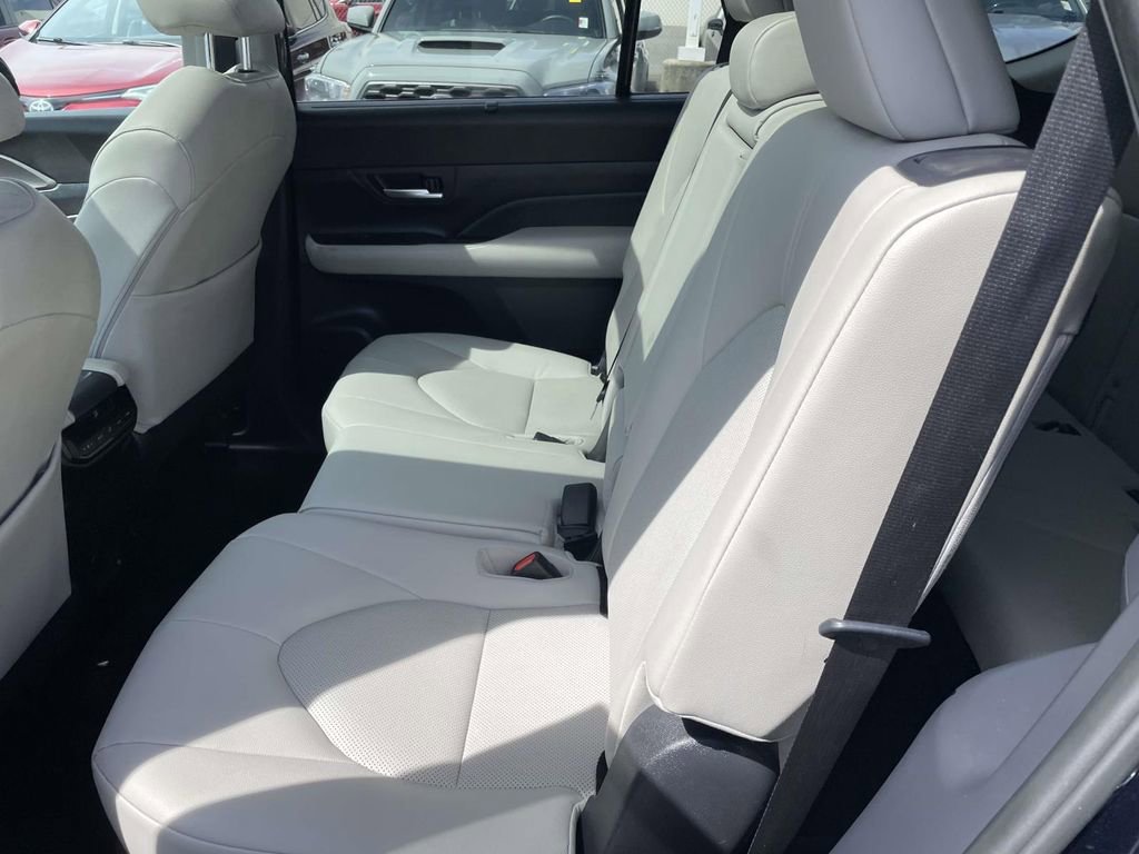 Used 2025 Toyota Grand Highlander FWD image 23