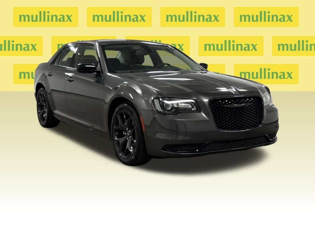 Used 2022 Chrysler 300 Touring w/ Sport Appearance Package image 2
