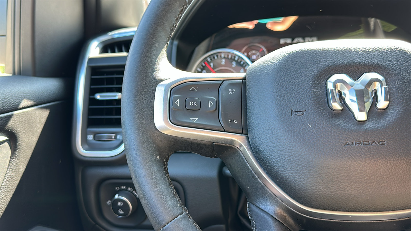 Used 2025 RAM 1500 Big Horn AWD/4WD image 16
