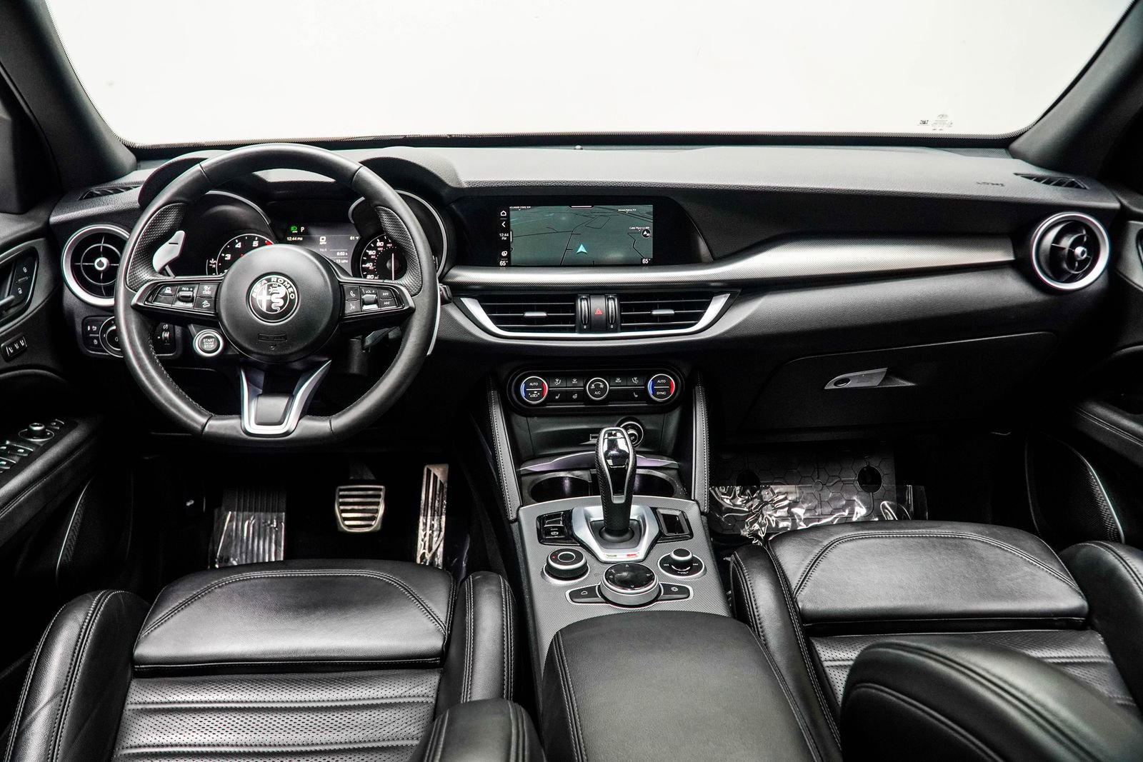 Used 2023 Alfa Romeo Stelvio Veloce image 5