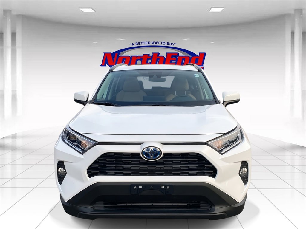 Used 2021 Toyota RAV4 XLE w/ Convenience Package image 2