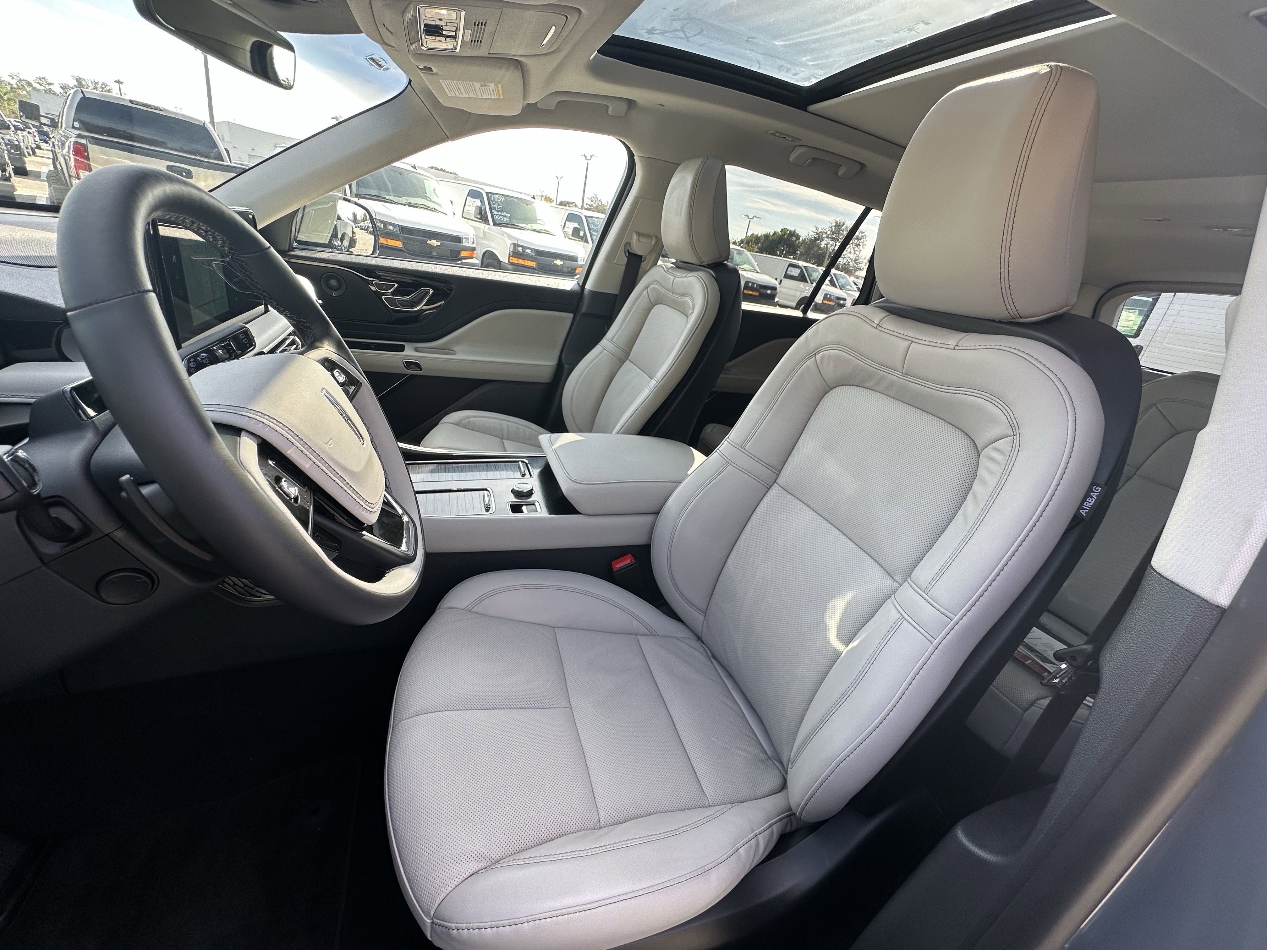 Used 2025 Lincoln Aviator Reserve image 32