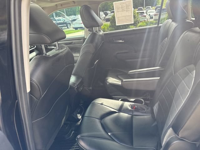 Used 2023 Toyota Highlander XLE AWD/4WD image 25