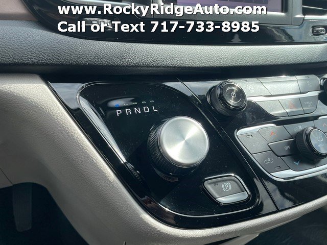 Used 2023 Chrysler Voyager LX image 27