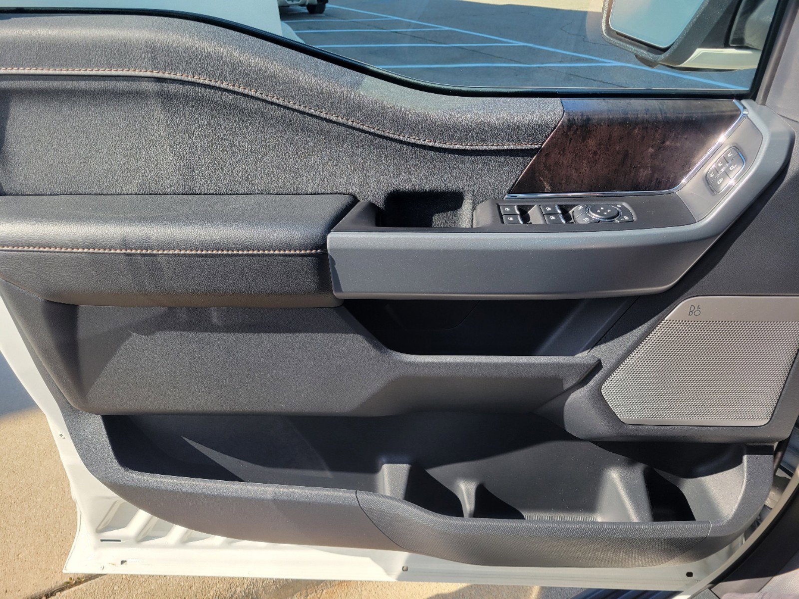 New 2023 Ford F150 Lightning Lariat w/ Equipment Group 511A High image 21