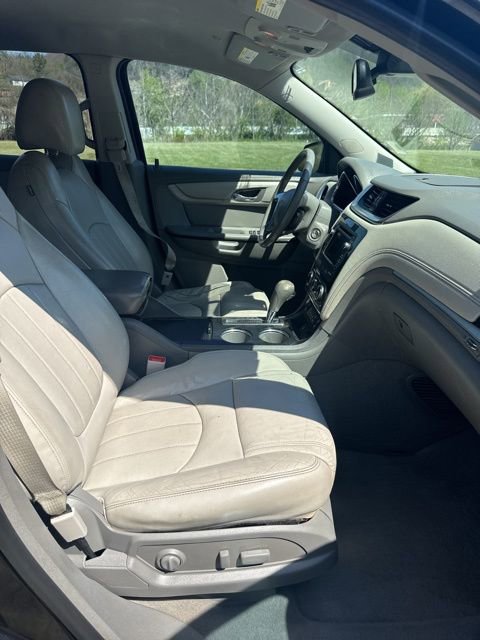 Used 2015 Chevrolet Traverse LTZ AWD/4WD image 39