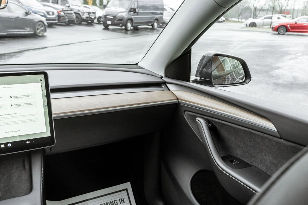 Used 2023 Tesla Model Y Long Range image 12