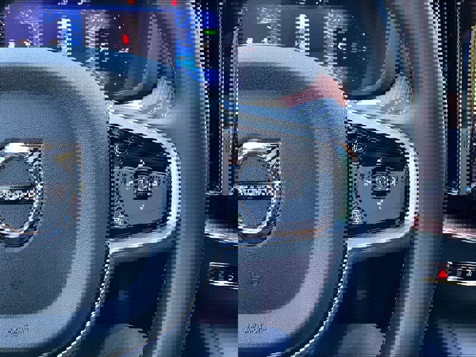 Used 2025 Volvo XC60 T8 Plus w/ Protection Package Premier image 19