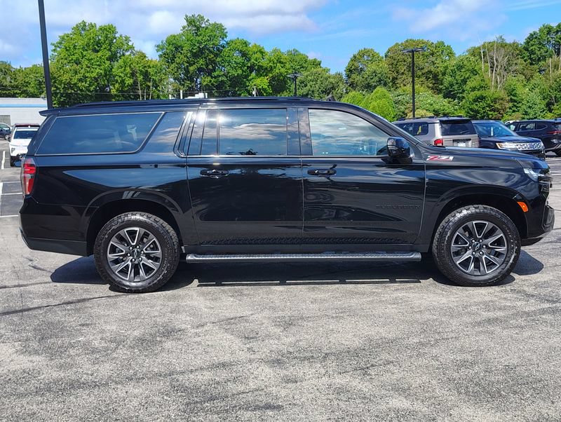 Used 2024 Chevrolet Suburban Z71 w/ Luxury Package AWD/4WD image 9