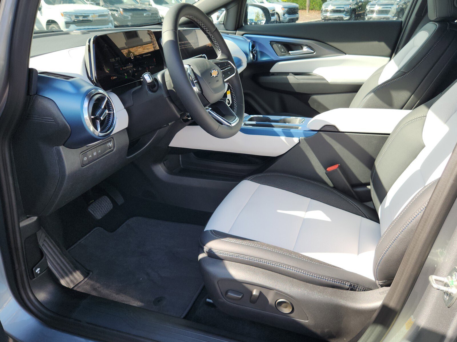 New 2026 Chevrolet Equinox EV LT image 6
