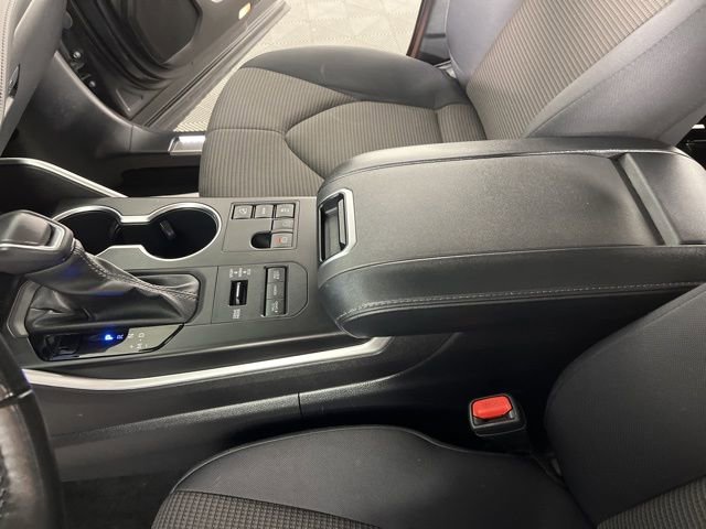 Used 2024 Toyota Highlander LE image 30
