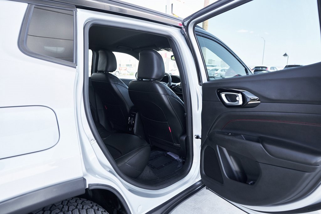 Used 2024 Jeep Compass Trailhawk image 14