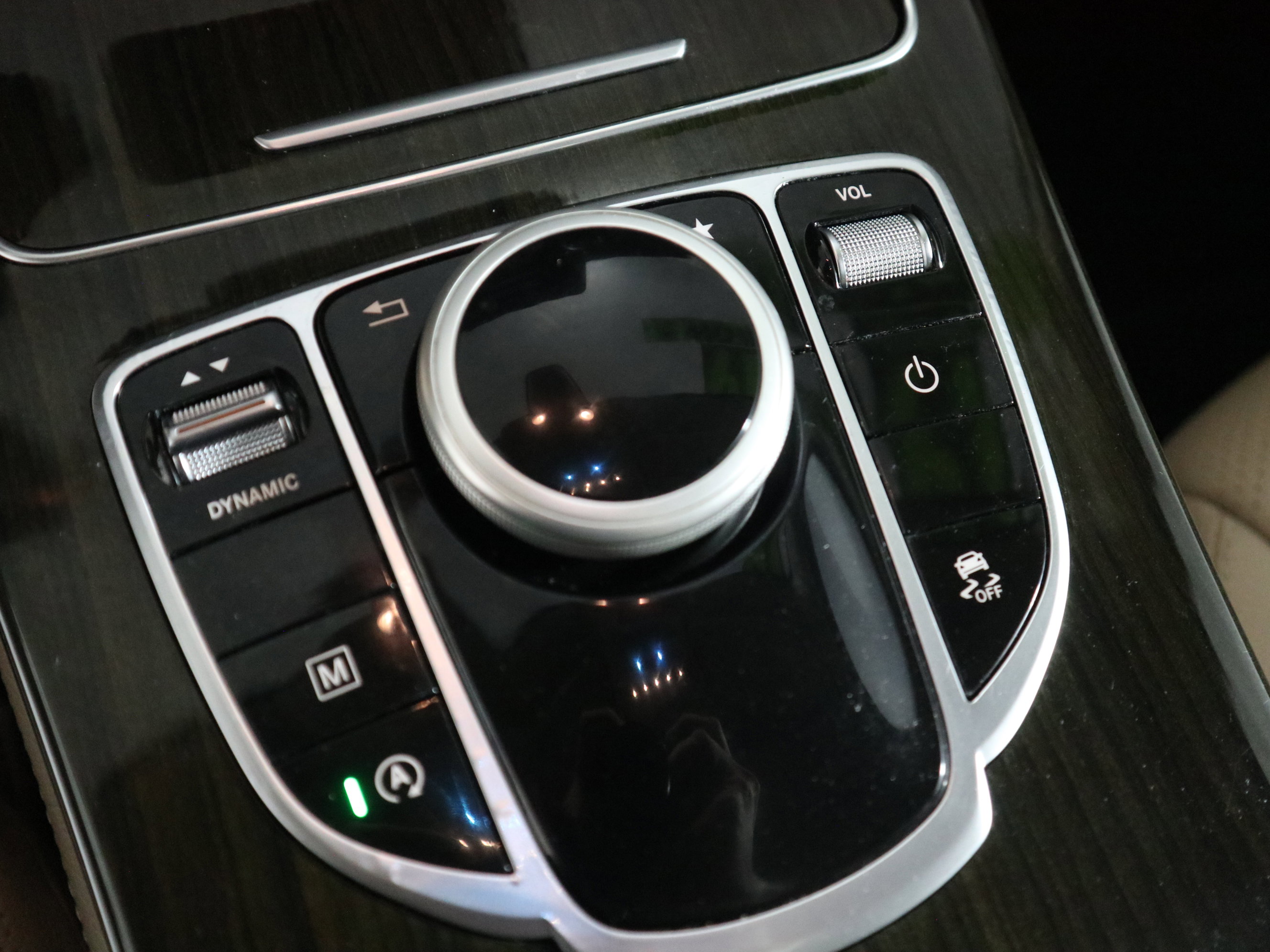 Used 2019 Mercedes-Benz GLC 300 w/ Premium Package image 28