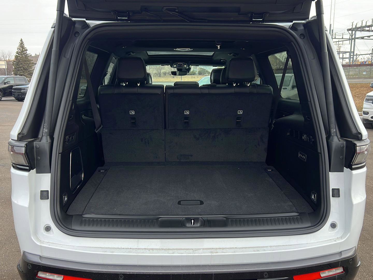 New 2026 Jeep Grand Wagoneer L Limited AWD/4WD image 24