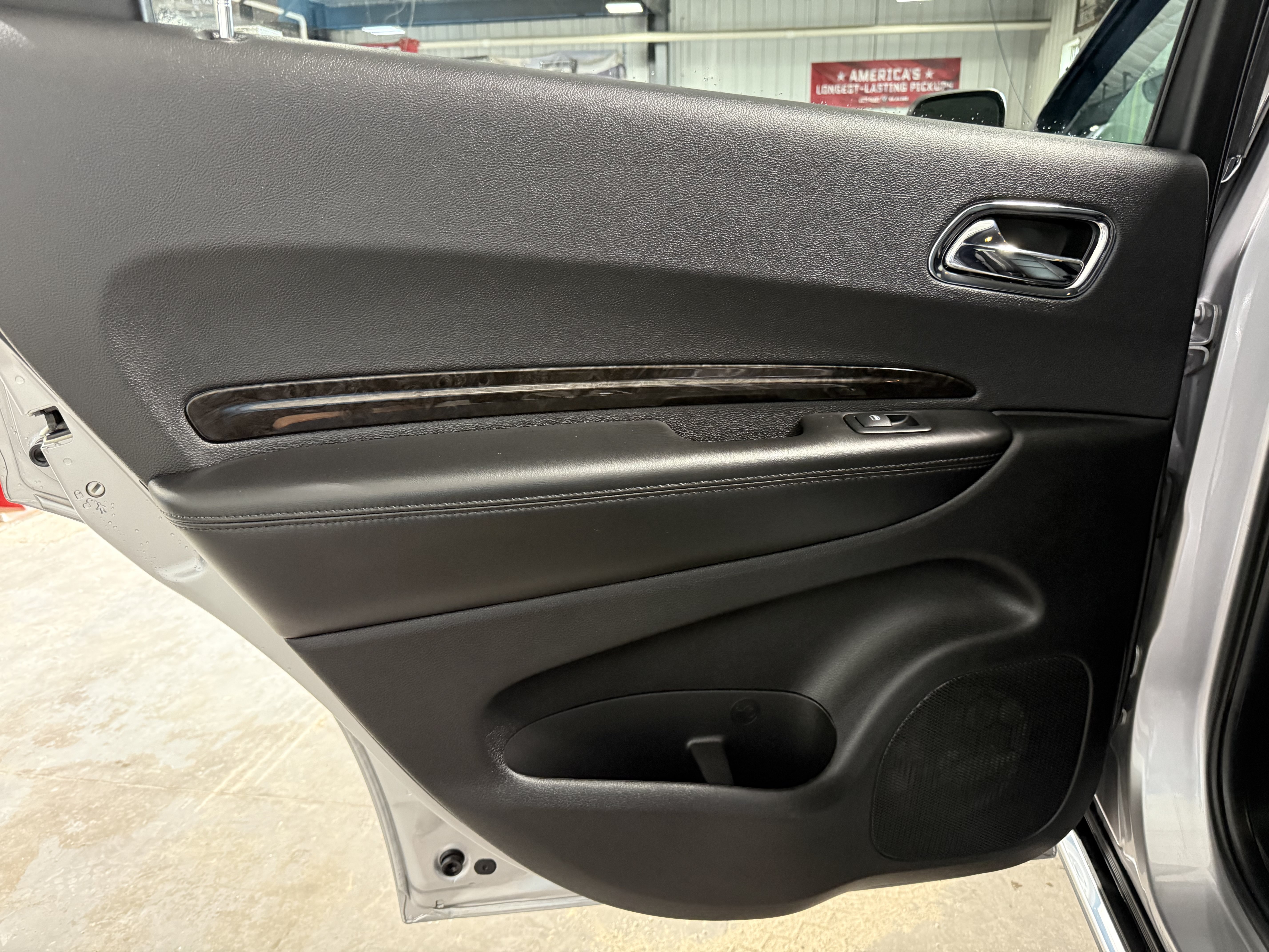 Used 2015 Dodge Durango Limited w/ Nav & Power Liftgate Group AWD/4WD image 19
