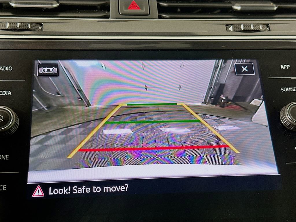 Used 2021 Volkswagen Tiguan SE image 13