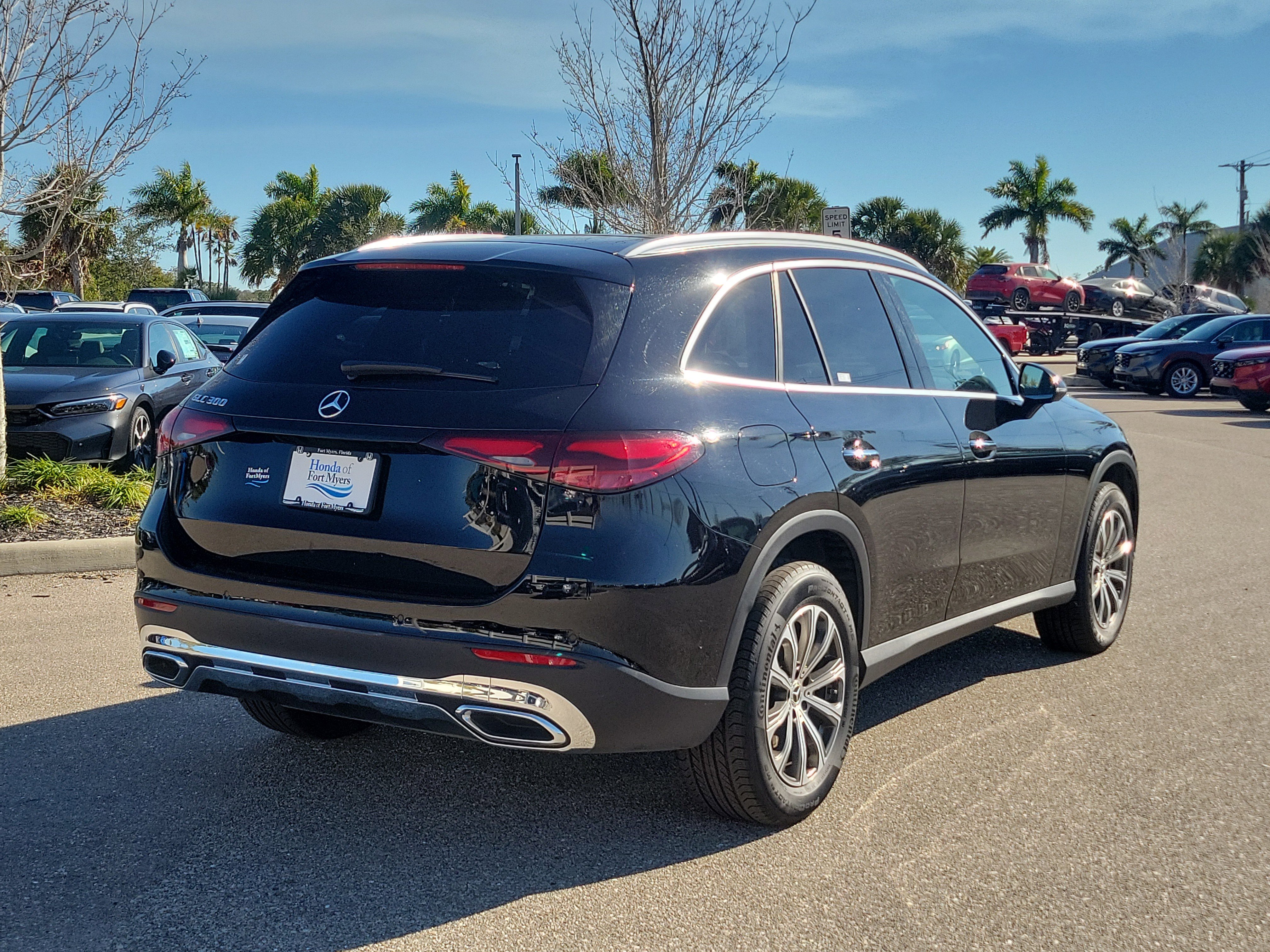 Used 2024 Mercedes-Benz GLC 300 w/ Winter Package image 4