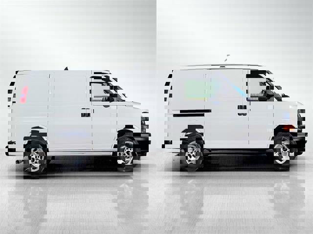 New 2025 GMC Savana 2500 Base w/ Driver Convenience Package image 4