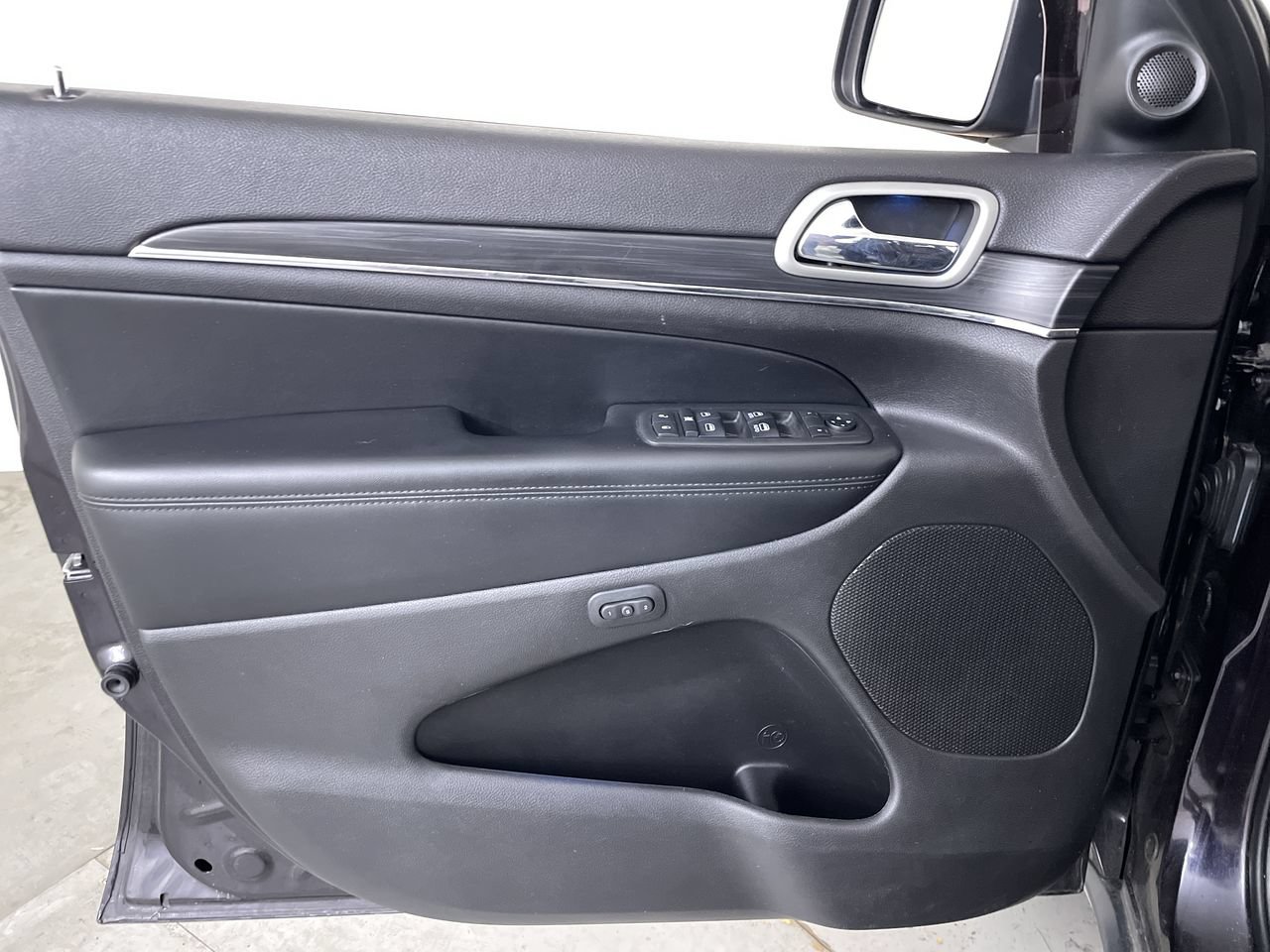 Used 2021 Jeep Grand Cherokee Limited AWD/4WD image 10