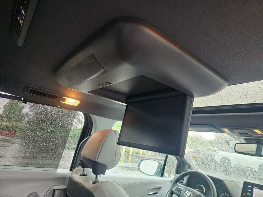 Used 2022 Toyota Sienna FWD image 17