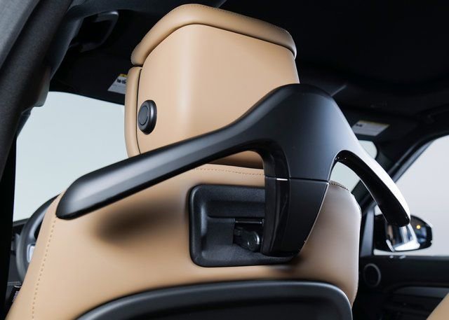 New 2026 Land Rover Discovery Limited Edition image 11