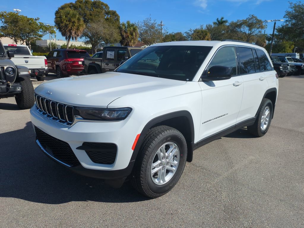 New 2025 Jeep Grand Cherokee Laredo w/ MOPAR Finishing Package RWD image 9