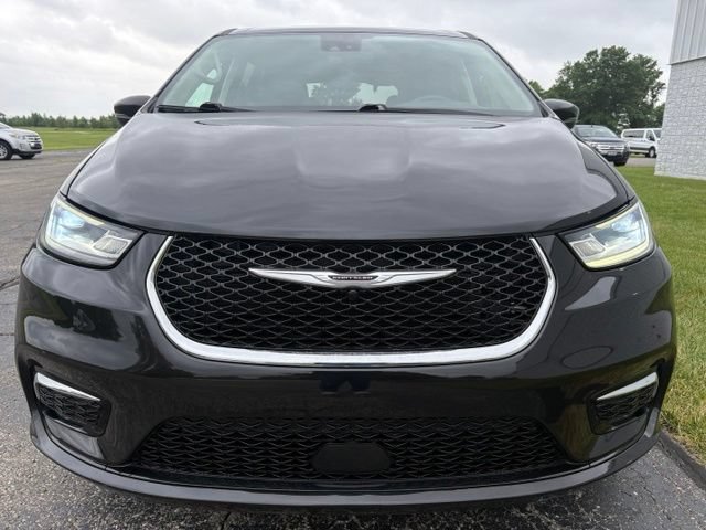 Used 2023 Chrysler Pacifica Touring-L FWD image 7