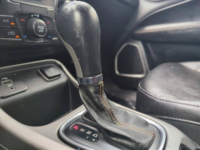Used 2018 Jeep Compass Latitude w/ Popular Equipment Group FWD image 12