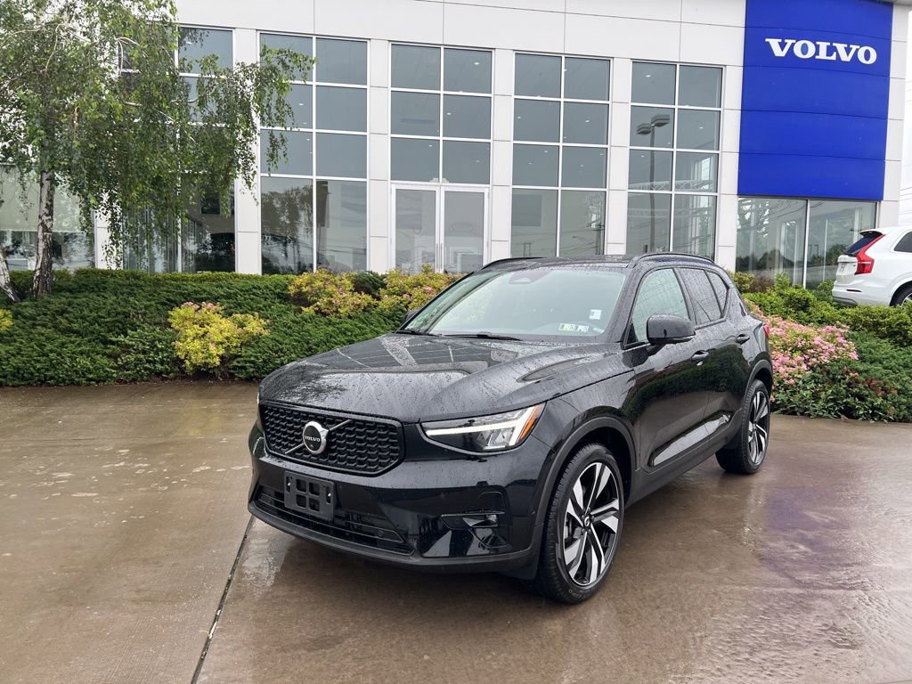 Certified 2023 Volvo XC40 B5 Plus w/ Protection Package Premier image 37