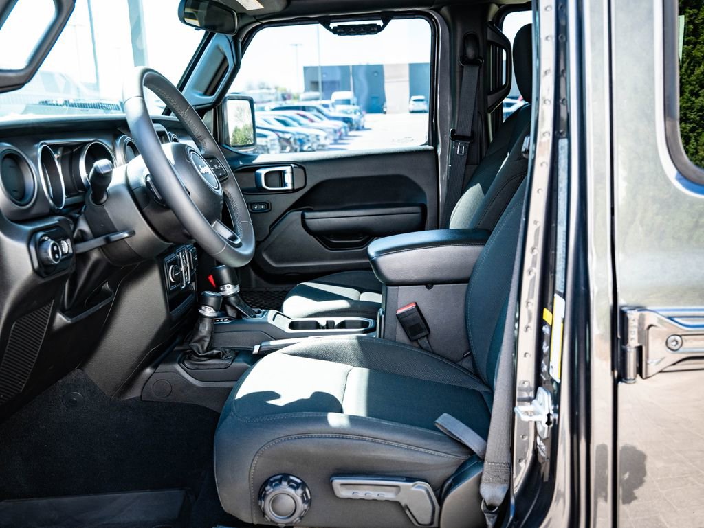 Used 2023 Jeep Gladiator Sport image 19