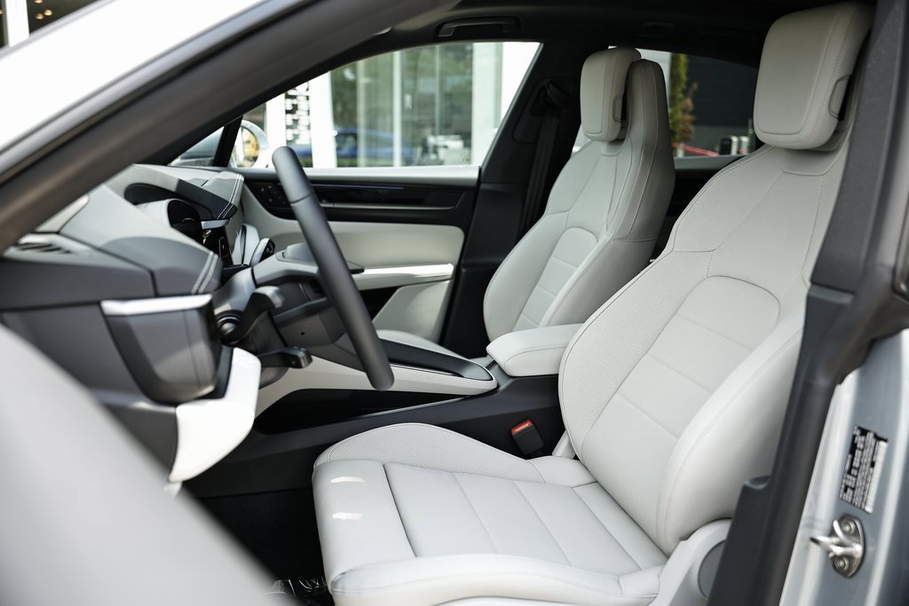 New 2025 Porsche Macan 4 Electric image 5