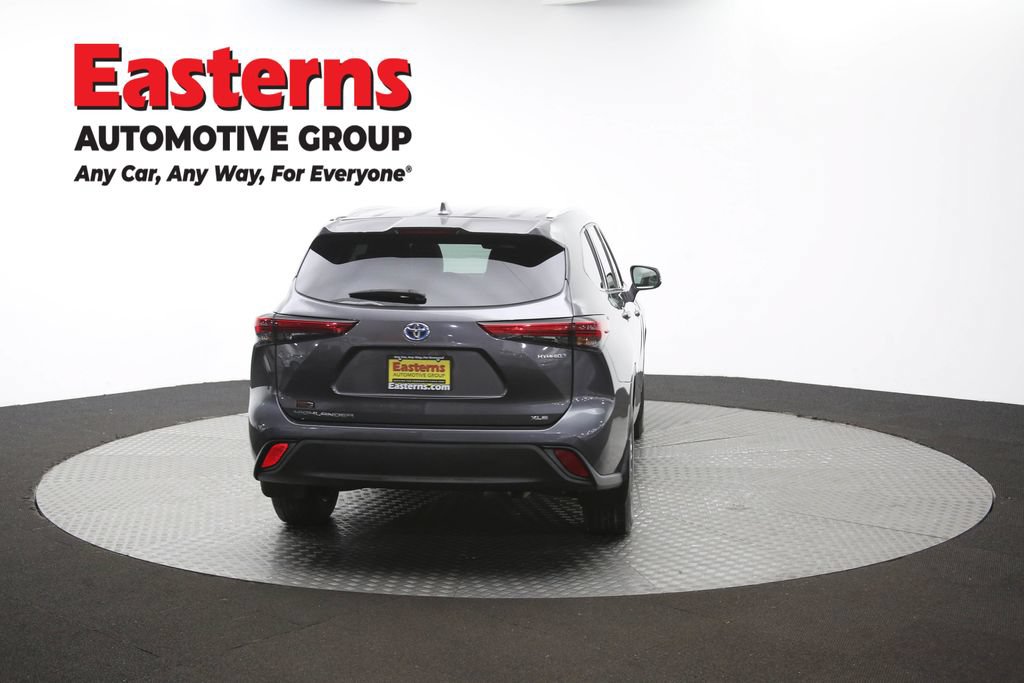 Used 2022 Toyota Highlander XLE AWD/4WD image 39