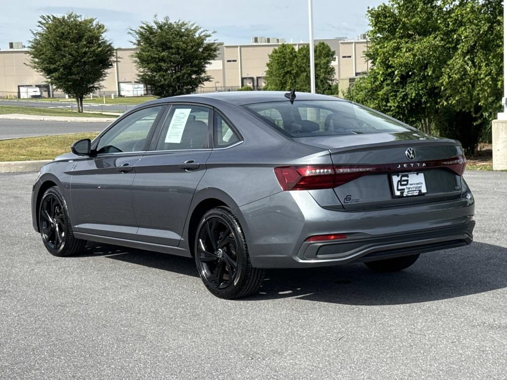 Used 2025 Volkswagen Jetta SE FWD image 27