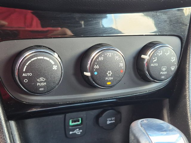 Used 2013 Chrysler 200 Limited FWD image 8