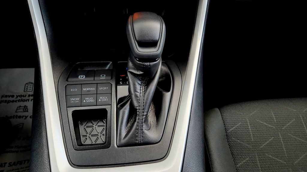 Certified 2025 Toyota RAV4 XLE AWD/4WD image 28
