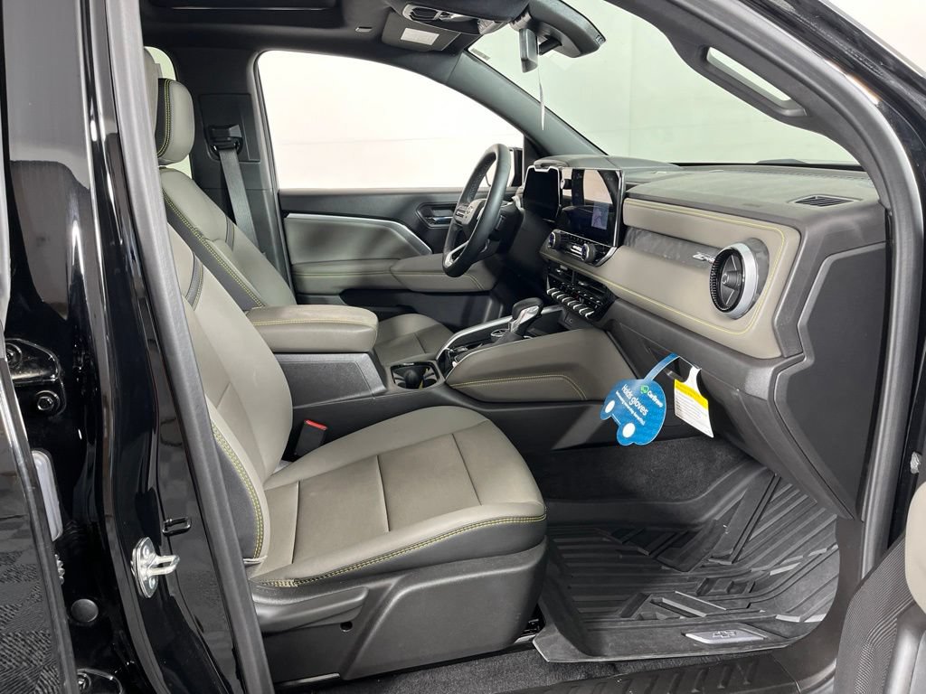 Used 2026 Chevrolet Colorado ZR2 w/ Technology Package AWD/4WD image 6