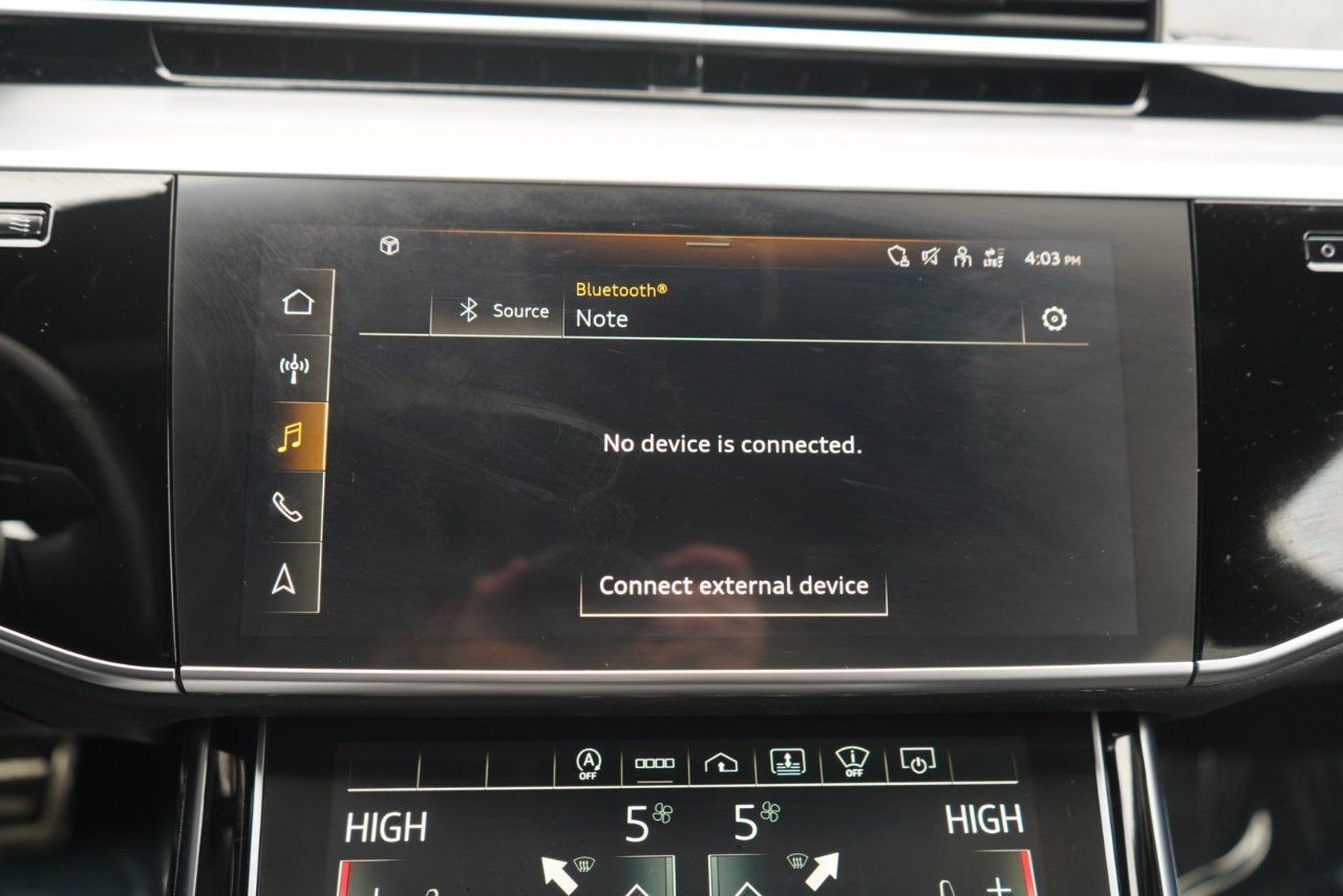 Used 2022 Audi S8 w/ S8 Comfort Plus Package image 33