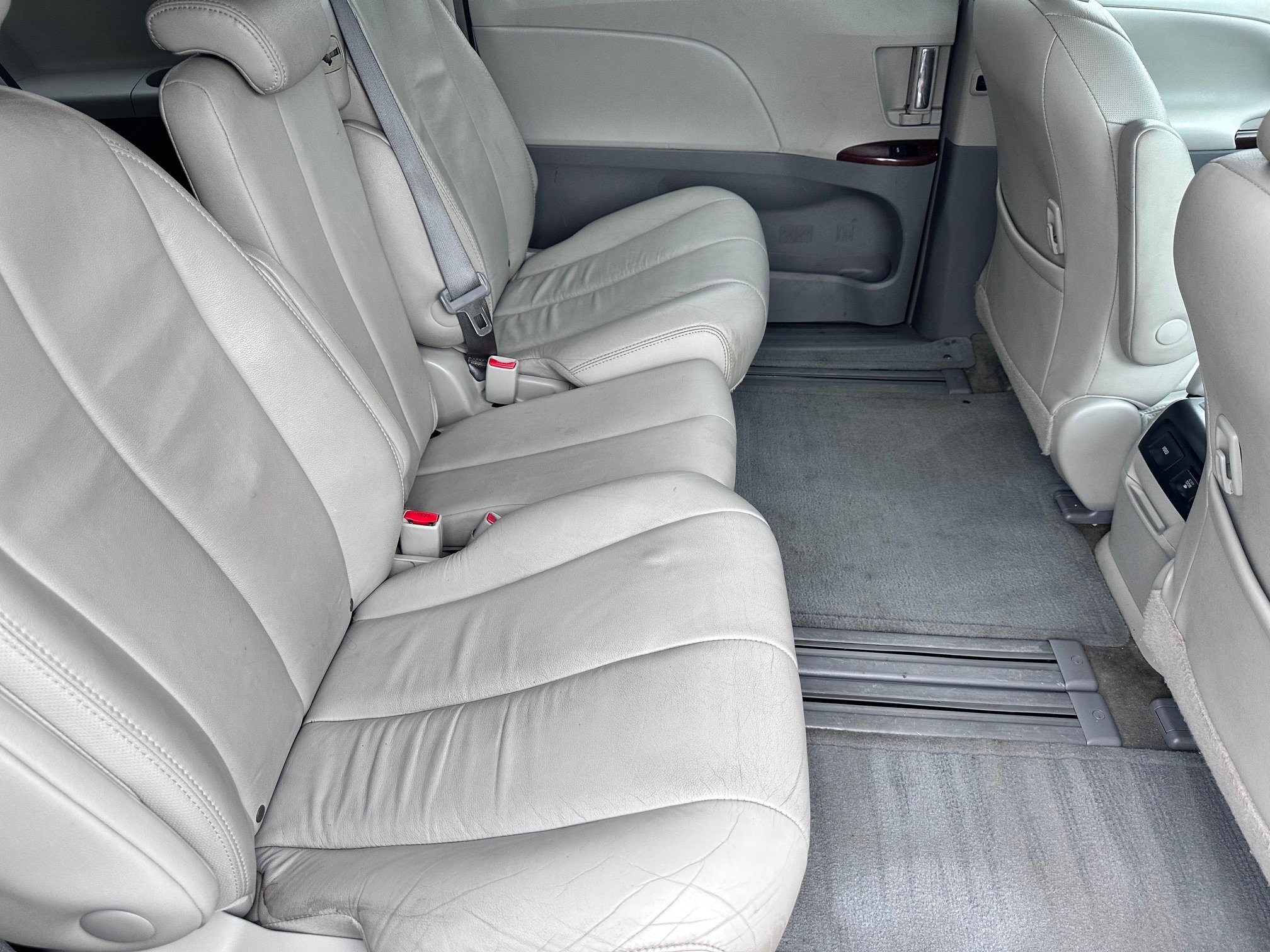 Used 2013 Toyota Sienna XLE w/ Entertainment Pkg FWD image 10